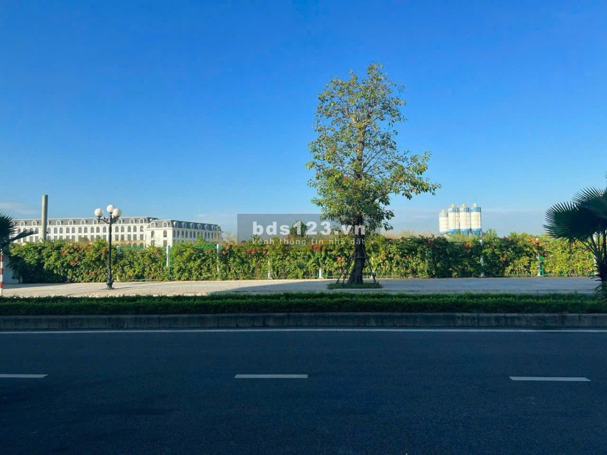 Shophouse sổ đỏ lâu dài, hoàn thiện xây 98m2/sàn mặt đường 30m giá 32.3 tỷ Vin Gia Lâm (0985941715)