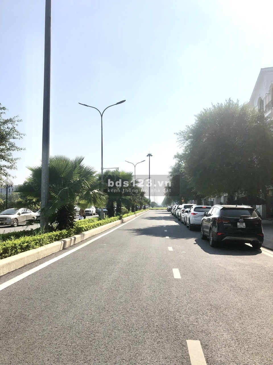 Shophouse sổ đỏ lâu dài, hoàn thiện xây 98m2/sàn mặt đường 30m giá 32.3 tỷ Vin Gia Lâm (0985941715)