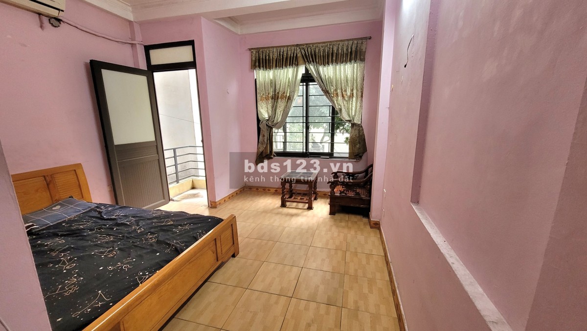 Phòng có WC khép kín rộng thoáng Lĩnh Nam, thang máy, nóng lạnh, điều hòa