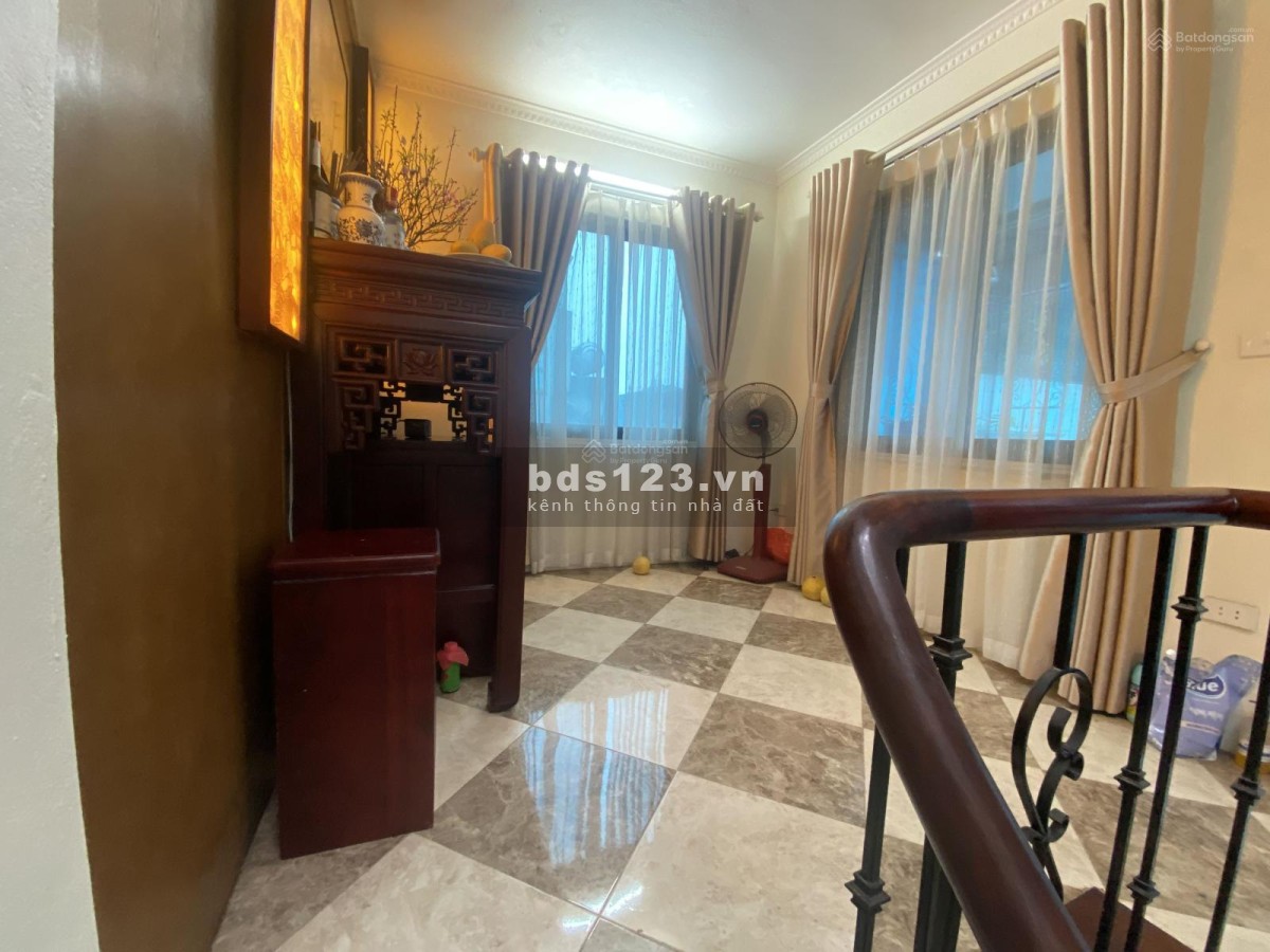 Nhà nhỏ đẹp phố Yên Ninh, Ba Đình 23M2 X 5T giá 5,4 tỉ nội thất cao cấp