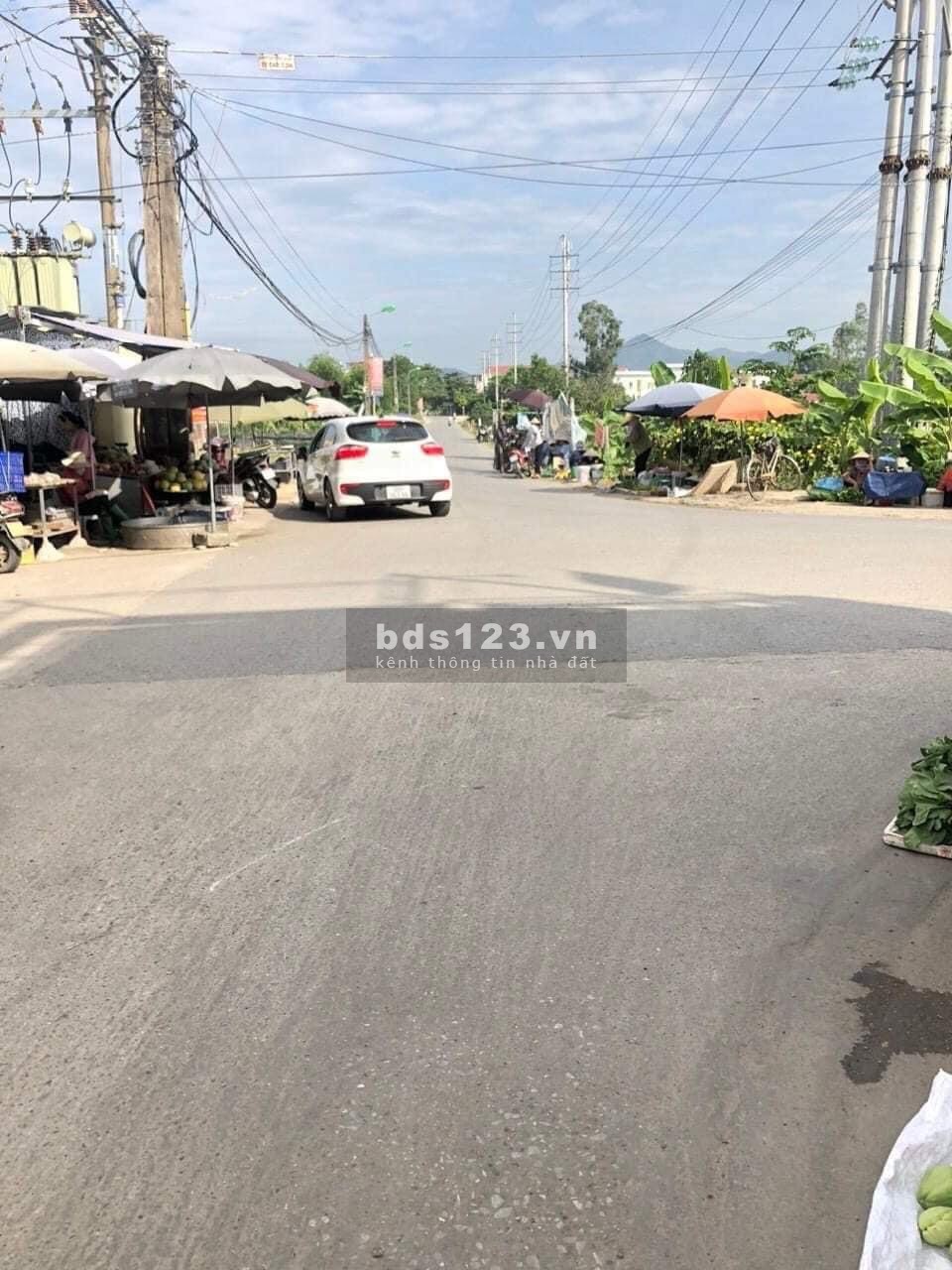 Chính chủ cần bán lô góc 51,5m, đường trục chính thông 5m. Full thổ cư, cách khu cn Nội bài 1.5km