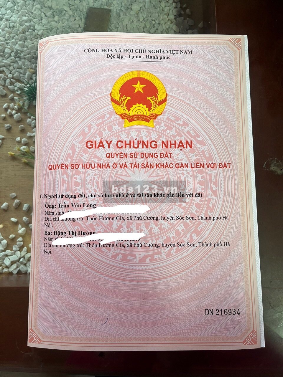 Chính chủ cần bán lô góc 51,5m, đường trục chính thông 5m. Full thổ cư, cách khu cn Nội bài 1.5km