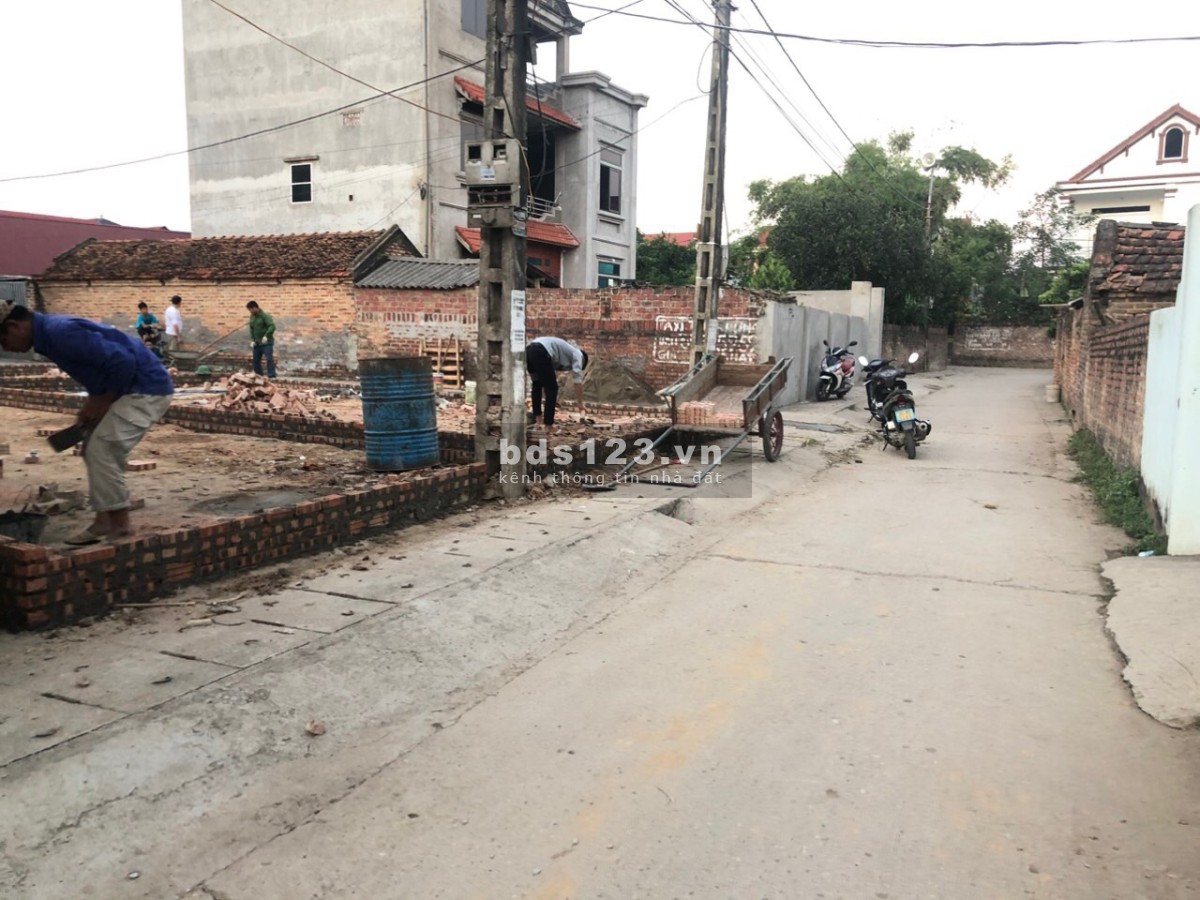 Chính chủ cần bán lô góc 51,5m, đường trục chính thông 5m. Full thổ cư, cách khu cn Nội bài 1.5km