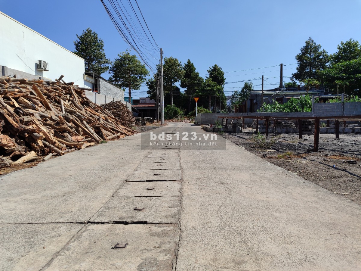 Chủ ngộp cần bán gấp lô đất sau lưng chợ Long Điền