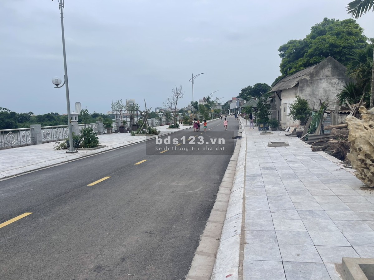 Cần tiền bán gấp giá rẻ đất mặt sông Đáy tp. Phủ Lý, 25tr/m2 có thương lượng cho khách thiện chí.