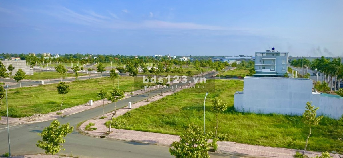 Cần bán đất nằm ngay trung tâm hành chính Thủ Thừa, SHR, diện tích (5x20) 100m2