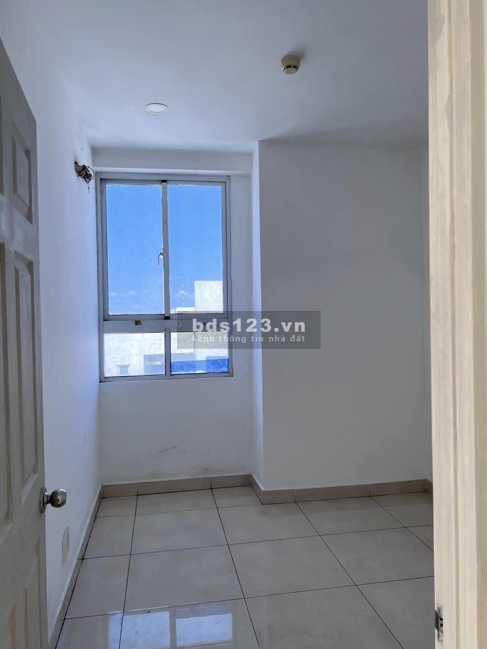 Chung cư 590, CMT8, Phường 11, Quận 3: 75m2, 2p ngủ, căn góc, NTCB, 12 triệu