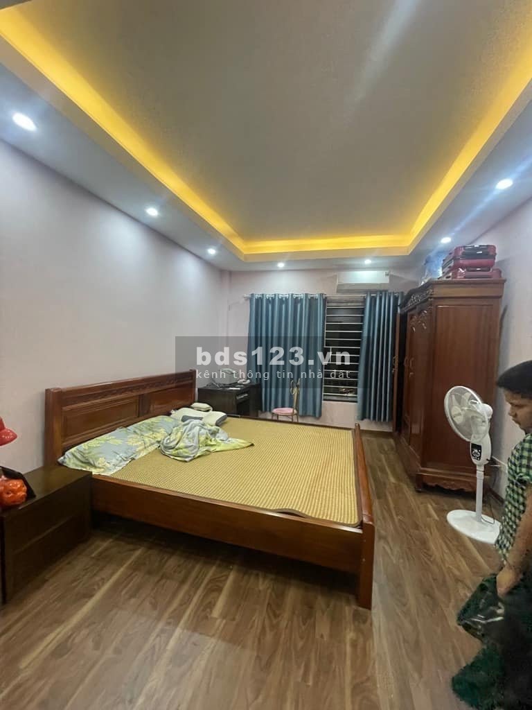 Vị Trí Đắc Địa: Bán Nhà Cổ Nhuế 32m2, 5 Tầng, Gần Chợ - Lý Tưởng Cho Ở và Kinh Doanh!