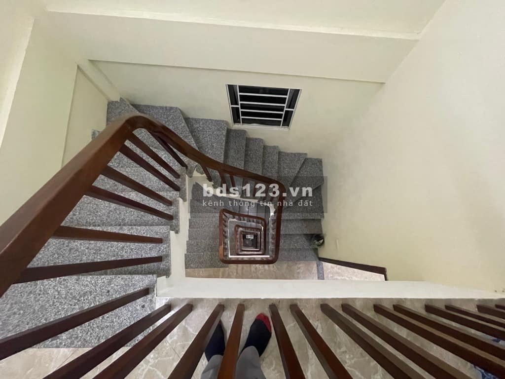 Vị Trí Đắc Địa: Bán Nhà Cổ Nhuế 32m2, 5 Tầng, Gần Chợ - Lý Tưởng Cho Ở và Kinh Doanh!