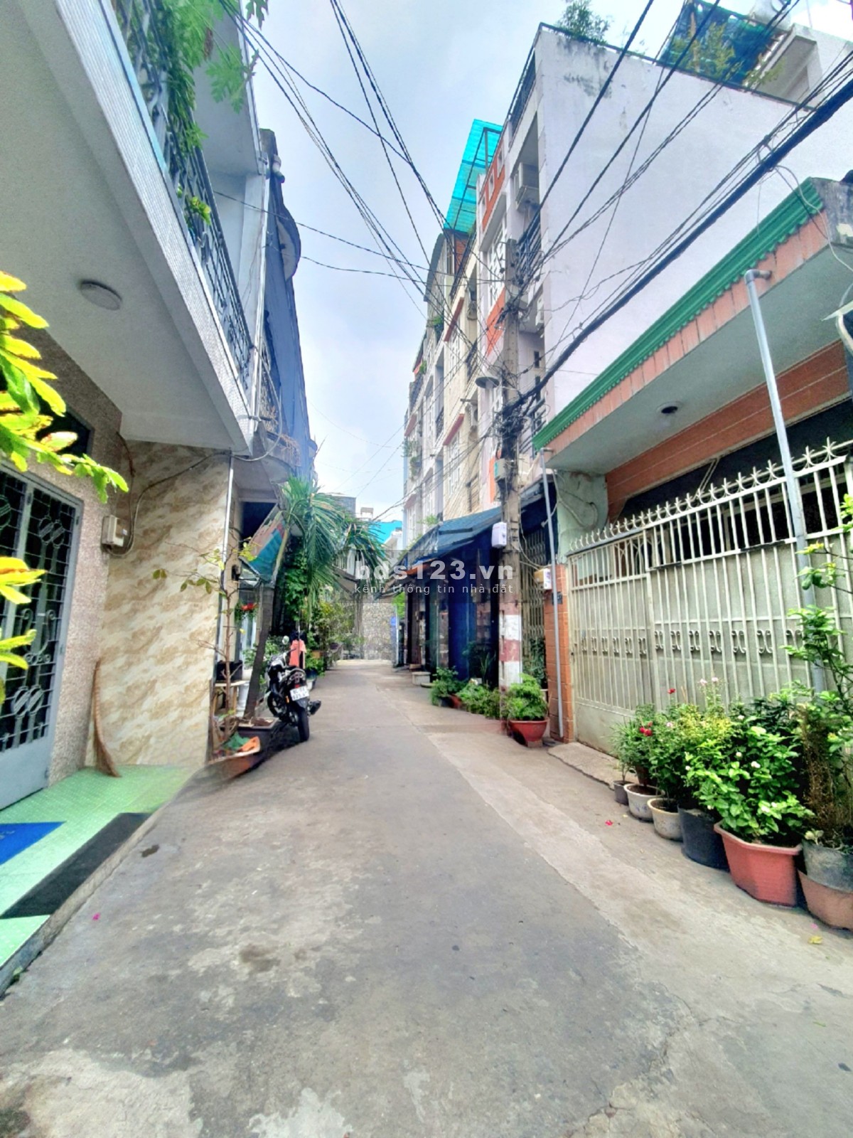 Chỉ nhỉnh 6 tỷ Bán nhà HXh4m đường Đồng Đen, P14, Tân Bình.Dt 3.2x12. đúc 3 Lầu, st.nhà còn mới đẹp