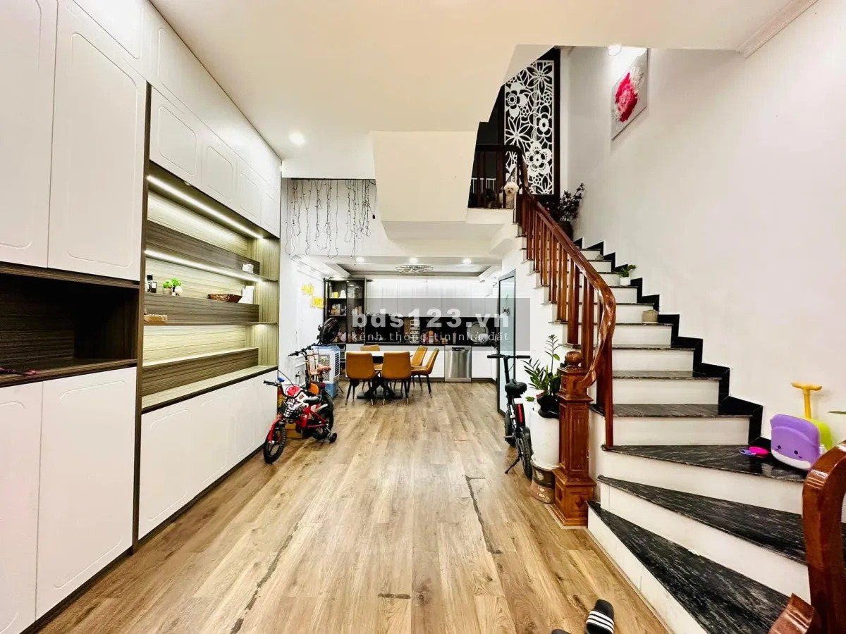 Bán nhà đẹp, giá rẻ nhỉnh 6 tỷ tại Hoàng Mai