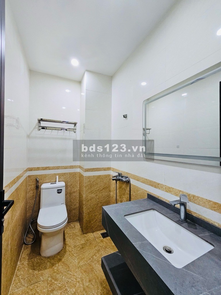 Cần Tiền Bán Gấp Nhà 7 Tầng Mới Thang Máy Phố Lĩnh Nam, DT 86m, 19 Phòng Hiệu Xuất, Chào 12.9 Tỷ