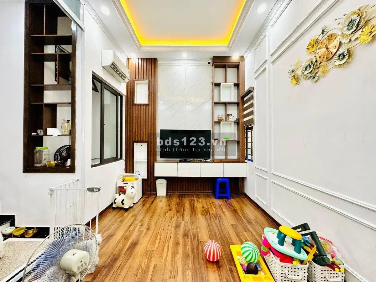 Bán nhà đẹp, giá rẻ nhỉnh 6 tỷ tại Hoàng Mai