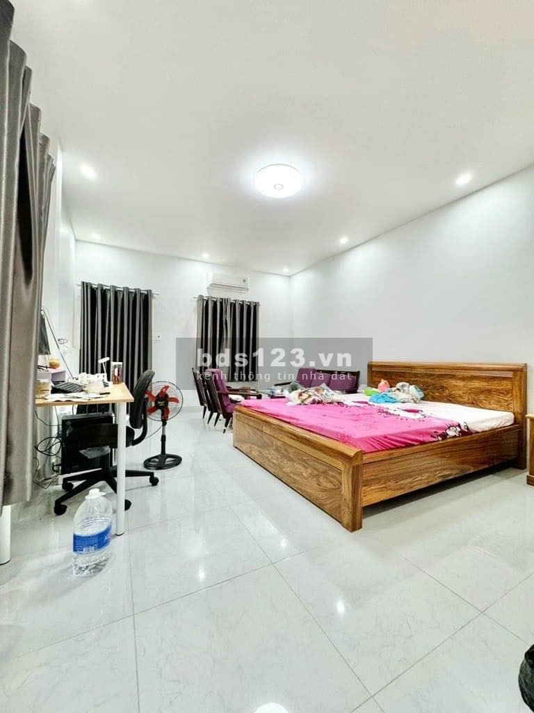 Cô Vân gửi bán gấp căn nhà Lầu 5x17m Giá 675Tr Bao công chứng, Bùi Thanh Khiết, Bình Chánh