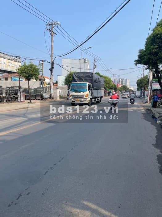 Giảm cực sâu - Giảm 2.5 tỷ. Ngang 10 - 3 Tầng - HXH đỗ cửa - TT Quận 12 - 6,9 tỷ (Gía cũ 9,2 tỷ)