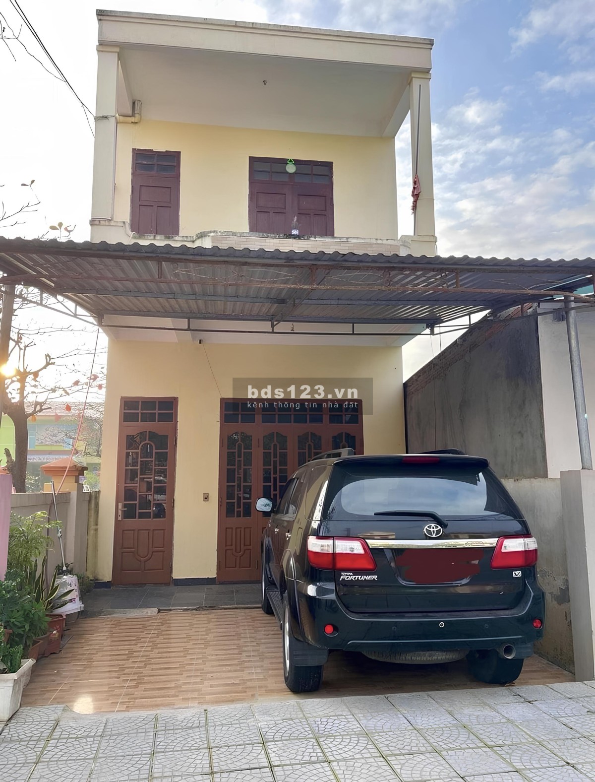 Nhà ngộp bán gấp 80m2 mặt đường Nguyễn Hữu Trí gần chợ tiện ích an ninh dân cư xung quanh đông đúc