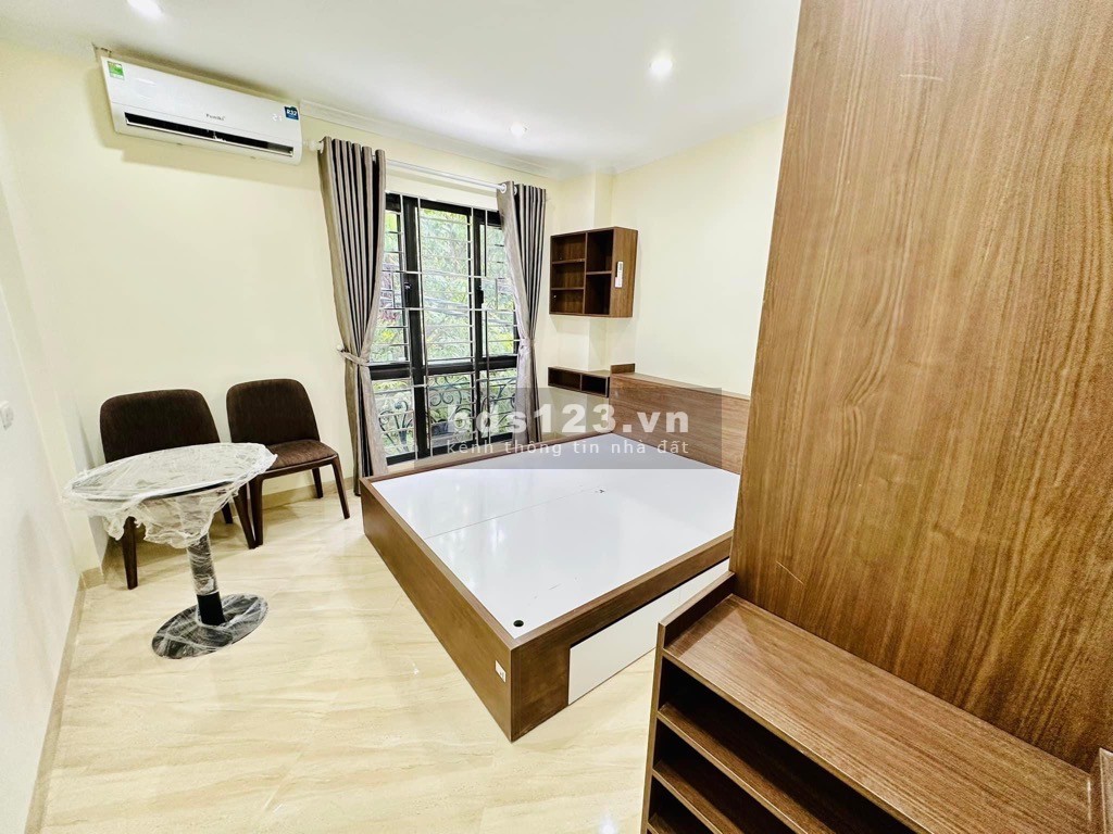 Bán gấp tòa nhà dịch vụ 8 tầng lô góc, mới đẹp tháng máy, Phố Lĩnh Nam, QHM DT 130m, Chào 21 Tỷ
