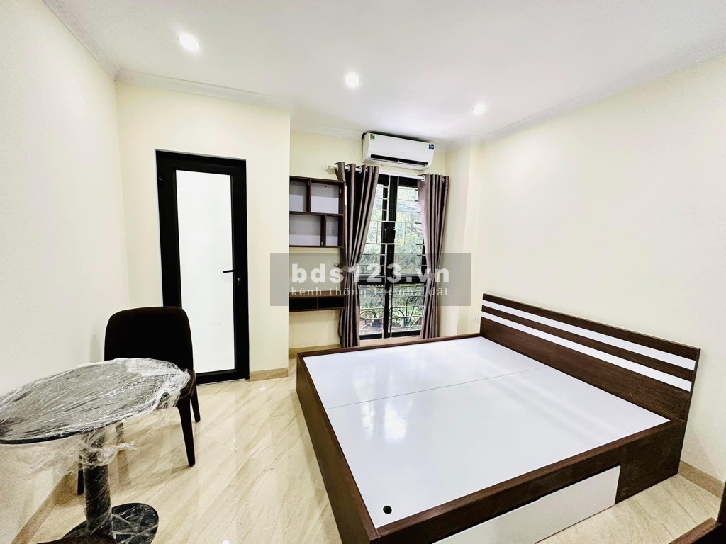 Bán gấp tòa nhà dịch vụ 8 tầng lô góc, mới đẹp tháng máy, Phố Lĩnh Nam, QHM DT 130m, Chào 21 Tỷ