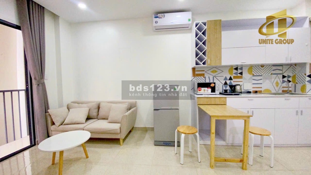 Cho thuê căn hộ bacol cửa sổ lớn full nội thất - gần Ngã Tư Hàng Xanh - Bình Thạnh LH: 0347634699