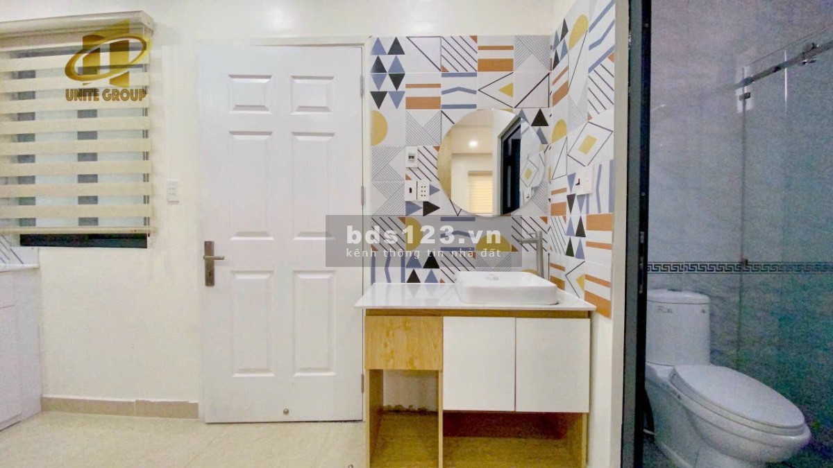 Cho thuê căn hộ bacol cửa sổ lớn full nội thất - gần Ngã Tư Hàng Xanh - Bình Thạnh LH: 0347634699