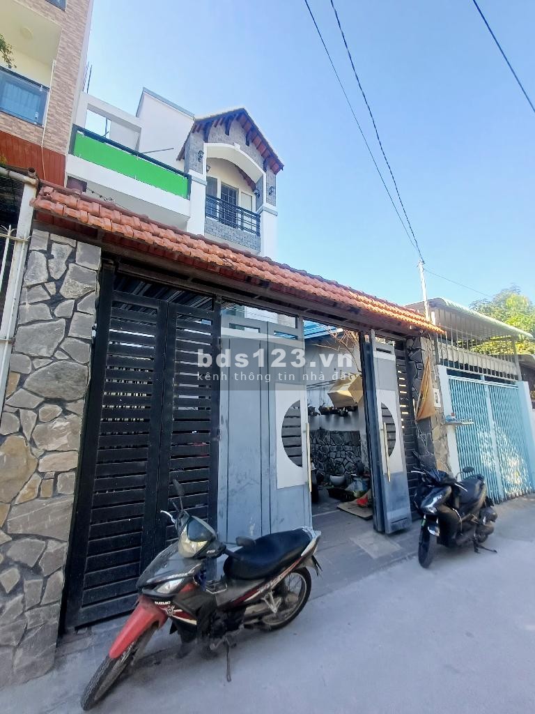 Vị trí cực đẹp giá cực hot hẻm xe tải 30m ra Lê Văn Lương chưa qua cầu Ông 4 . Giá 6 tỷ