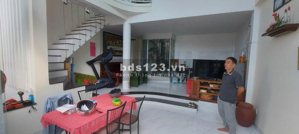 Vị trí cực đẹp giá cực hot hẻm xe tải 30m ra Lê Văn Lương chưa qua cầu Ông 4 . Giá 6 tỷ
