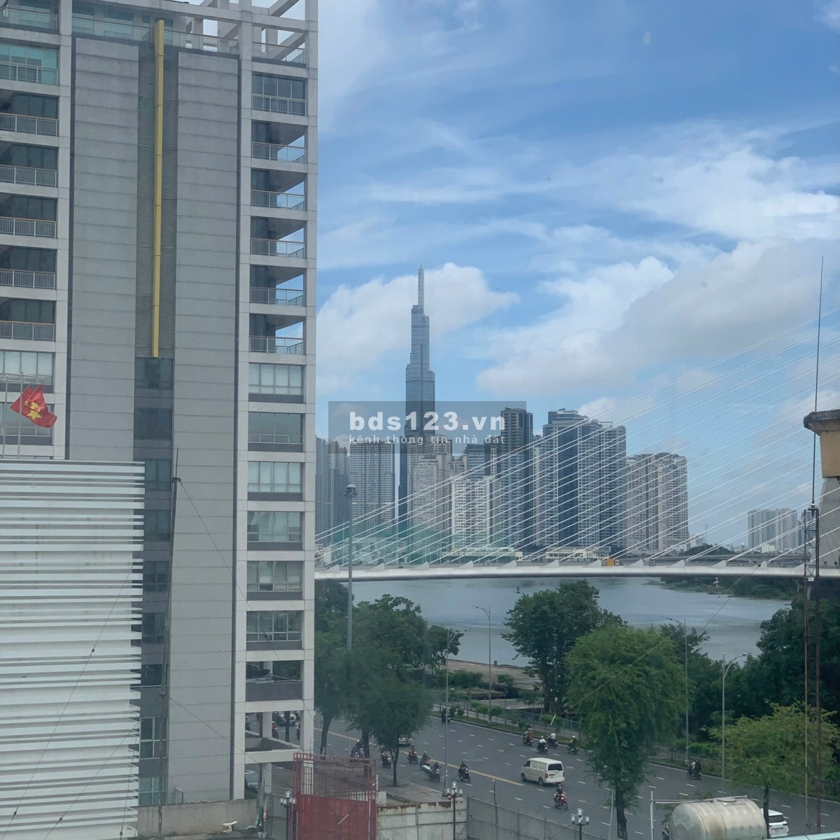 Trống 1000 M2 Sàn Văn Phòng- P.Bến Nghé View Công Trường Mê Linh- 500 Tr/Th( All In )