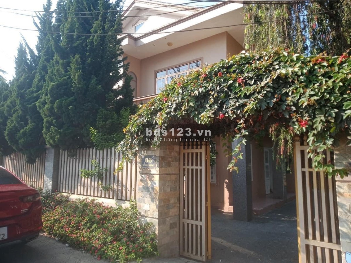 Cho thuê mặt bằng sân vườn 700M2 tầng trệt Hồ Xuân Hương 20 triệu 0888.113.882
