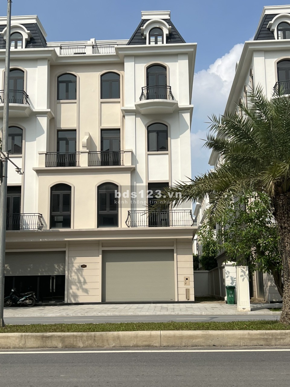 Bán Shophouse mặt đường đôi Vinhomes OCP2 cạnh chung cư, TT tiệc cưới, mặt tiền rộng 8m giá 19 tỷ