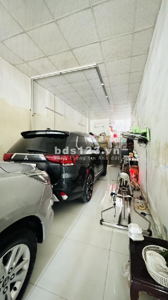 Bán nhà mặt tiền Lò Gốm, 64m2, 2 tầng, xe hơi vào nhà, giá chỉ 7.3 tỷ