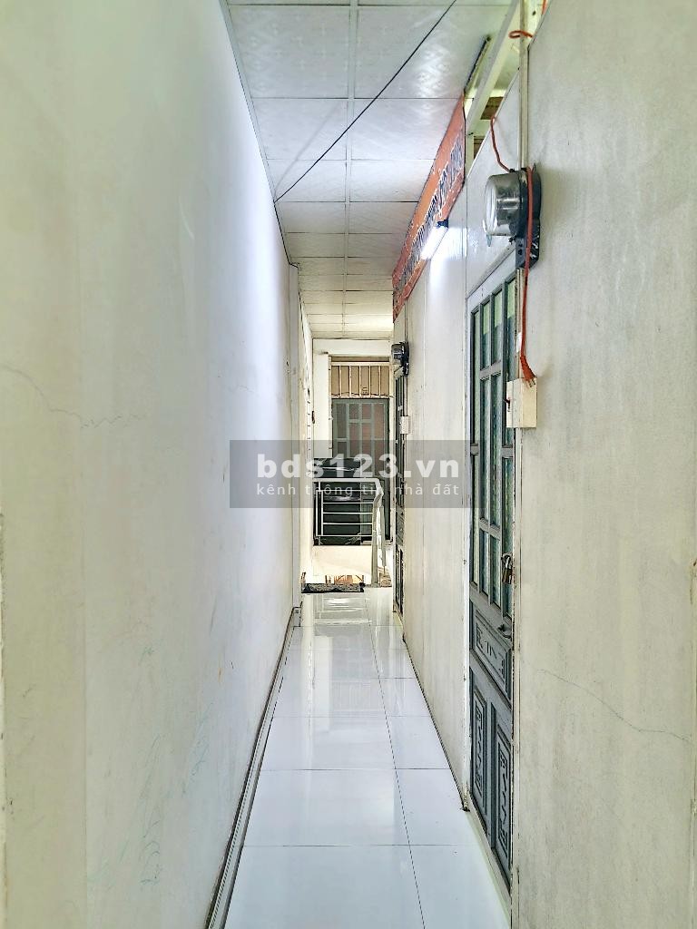 Bán nhà mặt tiền Lò Gốm, 64m2, 2 tầng, xe hơi vào nhà, giá chỉ 7.3 tỷ