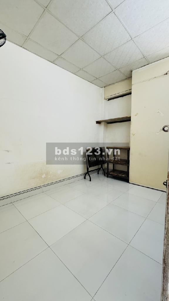 Bán nhà mặt tiền Lò Gốm, 64m2, 2 tầng, xe hơi vào nhà, giá chỉ 7.3 tỷ