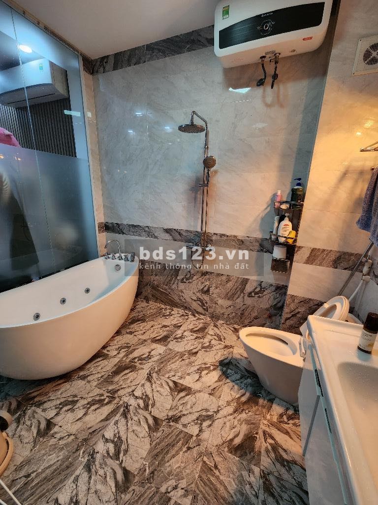 Mặt phố Giáp Bát - Kinh doanh ô tô tránh - Diện tích rộng - Full nội thất