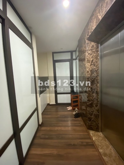 Chị tôi bán gấp tòa nhà 6 tầng, thang máy, hiệu xuất cao Phố Dương Văn Bé, DT115m, chào 18.5 tỷ.