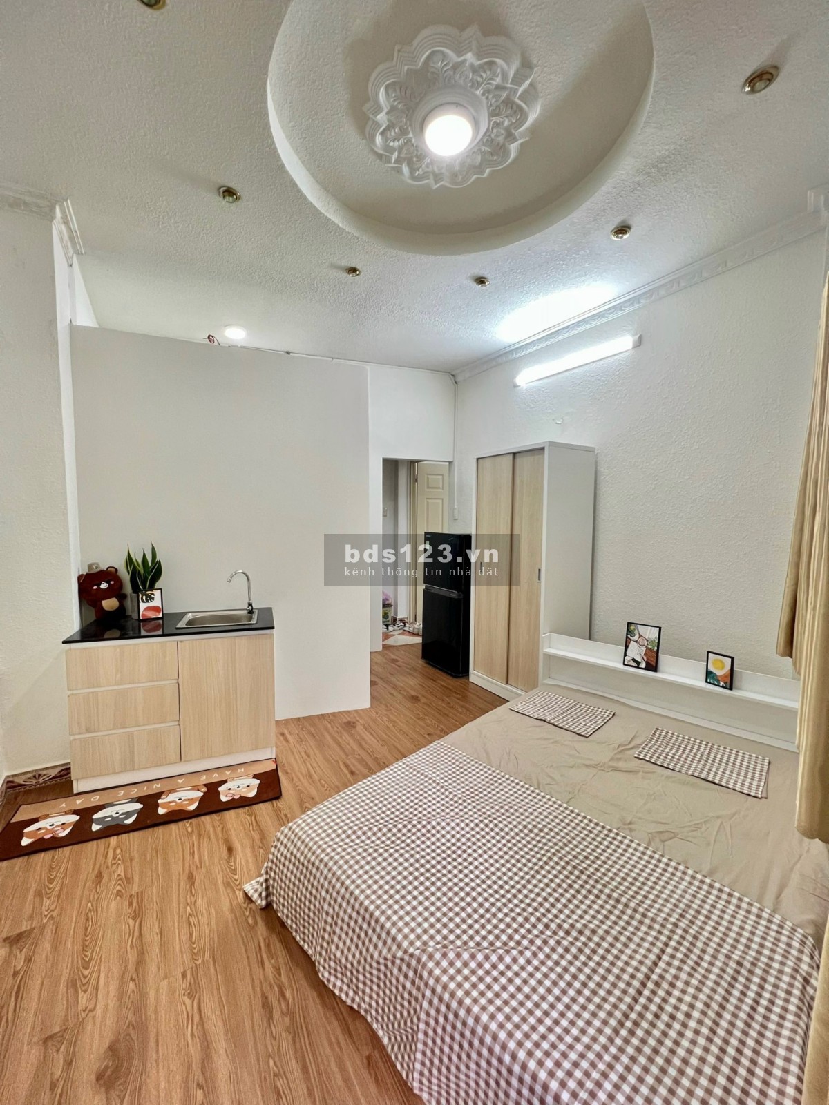 Cho thuê căn hộ full nội thất cửa số lớn, Phùng Văn Cung - Phú Nhuận LH: 0347634699 (Tina)