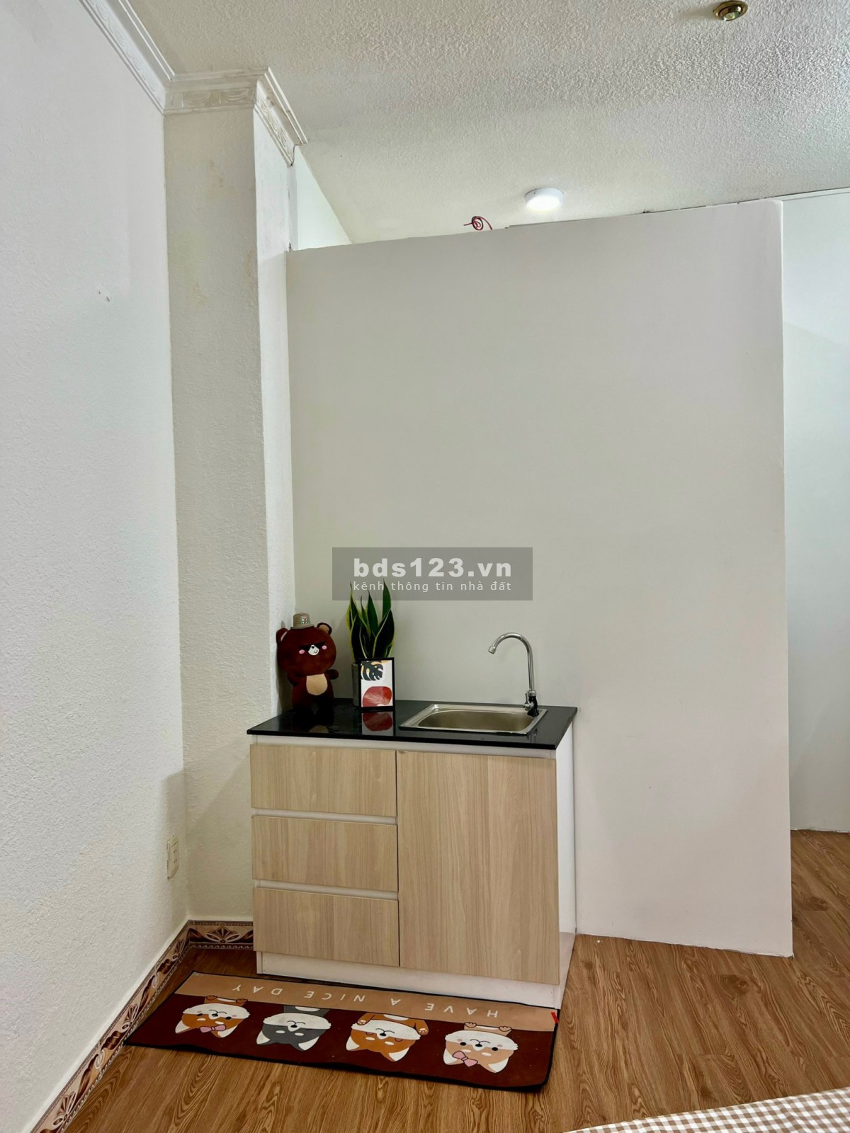 Cho thuê căn hộ full nội thất cửa số lớn, Phùng Văn Cung - Phú Nhuận LH: 0347634699 (Tina)