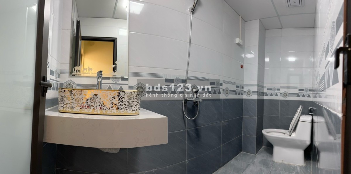 Cần bán nhà Võ Chí Công, Tây Hồ 5 tầng 30m2 MT3m chỉ 5,2 tỷ
