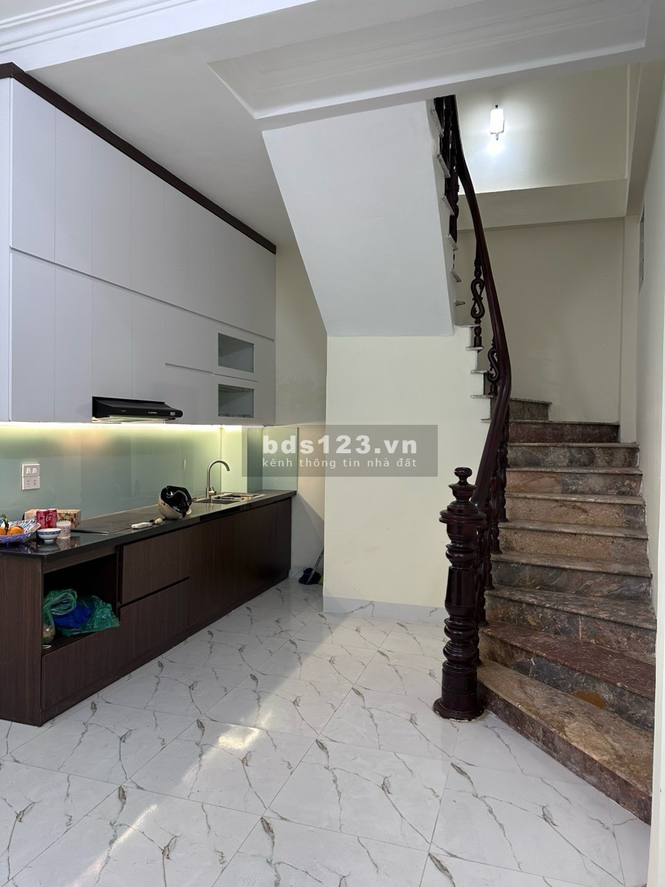 Cần bán nhà Võ Chí Công, Tây Hồ 5 tầng 30m2 MT3m chỉ 5,2 tỷ