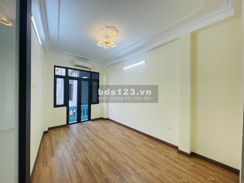 Cần bán nhà Võ Chí Công, Tây Hồ 5 tầng 30m2 MT3m chỉ 5,2 tỷ
