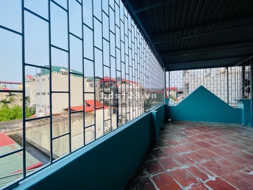 Cần bán nhà Võ Chí Công, Tây Hồ 5 tầng 30m2 MT3m chỉ 5,2 tỷ