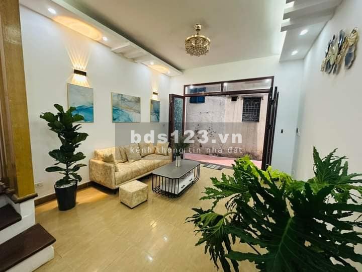Bán Nhà Phố Đại La, Hai Bà Trưng 30m, 5 tầng, mt 4.1m, giá 4.95 tỷ.