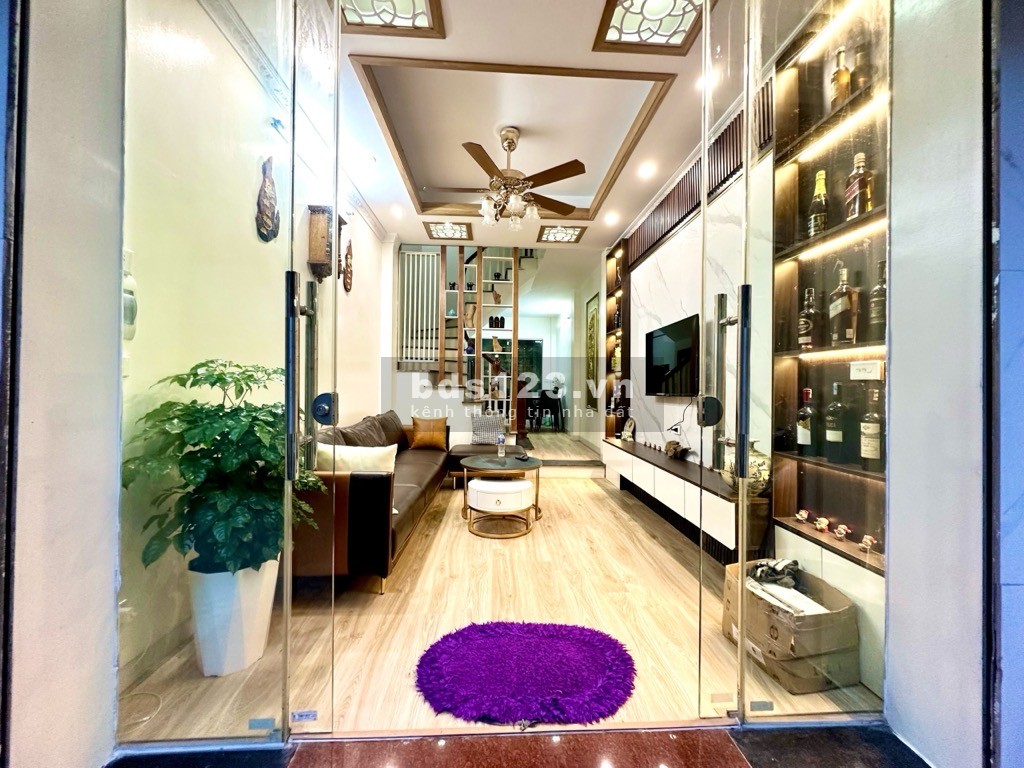 Bán nhà cực hiếm - Nhà đẹp - Kinh doanh nhỏ - Ô tô đỗ cửa phố Tam trinh - Nhiều tiện ích