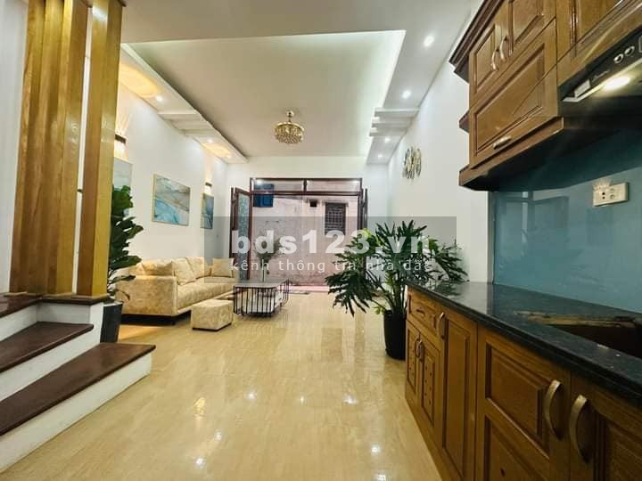 Bán Nhà Phố Đại La, Hai Bà Trưng 30m, 5 tầng, mt 4.1m, giá 4.95 tỷ.