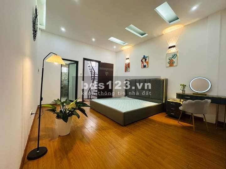 Bán Nhà Phố Đại La, Hai Bà Trưng 30m, 5 tầng, mt 4.1m, giá 4.95 tỷ.