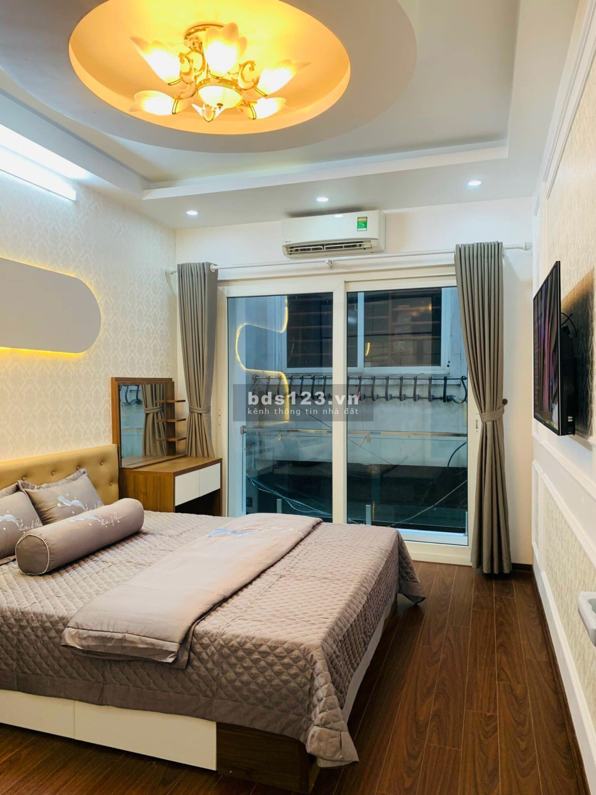 Bán nhà Hồng Mai, Hai Bà Trưng, 3 tầng, giá 6.8 tỷ - Phân lô ô tô đỗ cửa - Kinh doanh online
