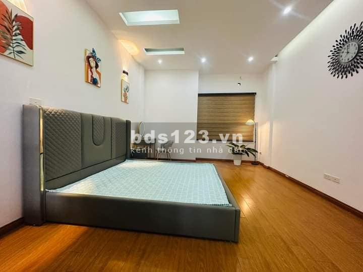 Bán Nhà Phố Đại La, Hai Bà Trưng 30m, 5 tầng, mt 4.1m, giá 4.95 tỷ.