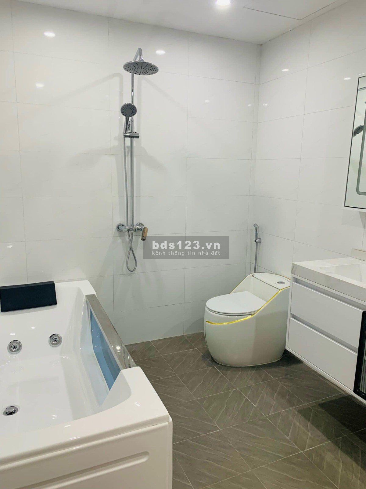 Bán nhà Hồng Mai, Hai Bà Trưng, 3 tầng, giá 6.8 tỷ - Phân lô ô tô đỗ cửa - Kinh doanh online