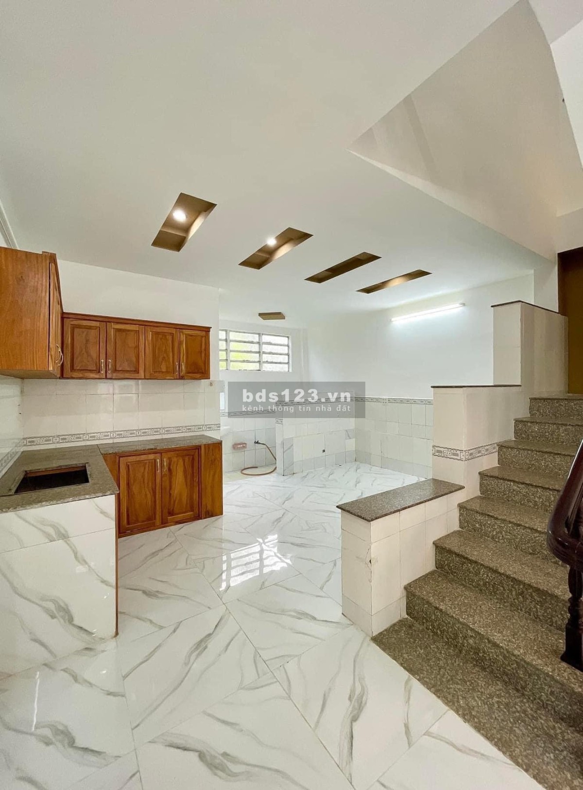 NHÀ LẦU LỬNG - RỘNG MÊNH MÔNG - VỊ TRÍ ĐẸP - HẺM 694 ĐƯỜNG 3/2, NINH KIỀU, CẦN THƠ.