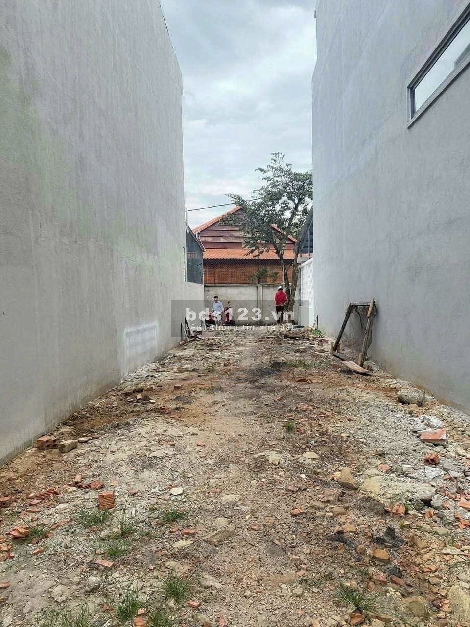 Cần bán đất sát chợ mới Tương Bình Hiệp dt 86m giá 1 tỷ 65 lh0384329615 Luyến