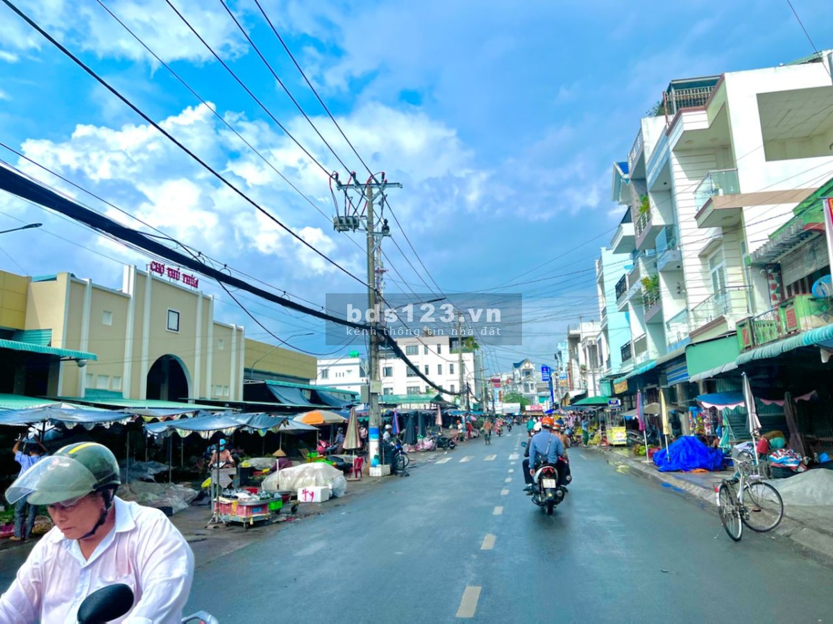 Bán GẤP nền đất trung tâm cửa ngõ của khu vực, giá tốt thấp hơn 20% giá sàn - sổ công chứng ngay